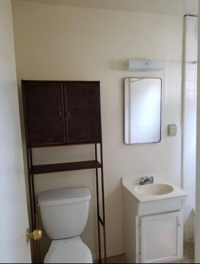 Building Photo - Midtown Ventura - Single story, three bedroom, two bath apartment