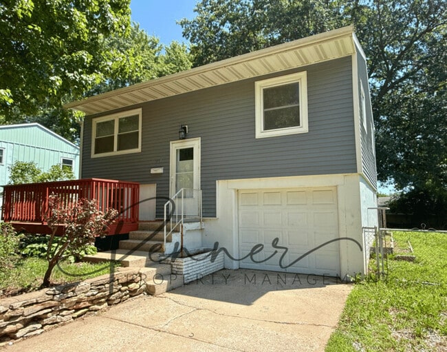 Primary Photo - 1421 Osage Trail St