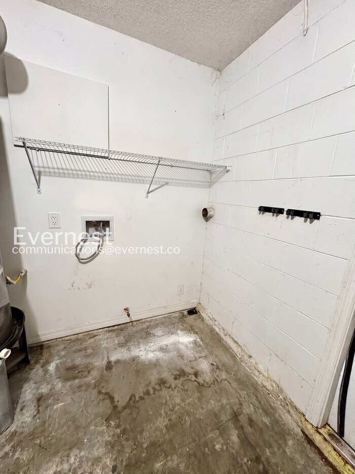 Building Photo - 7870 Pine Fork Dr