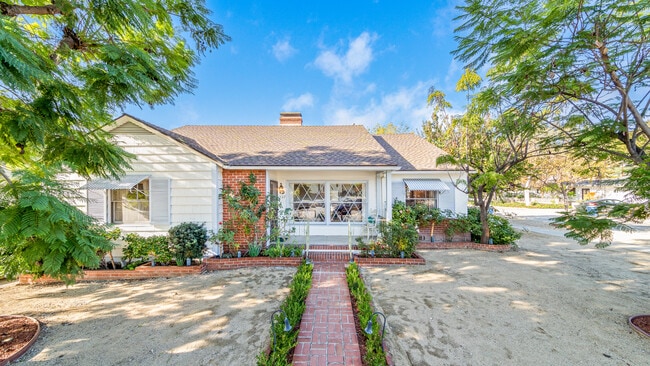 Building Photo - Burbank Wonder Years house