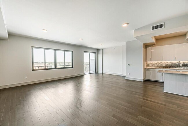 Building Photo - 1414 Wood Hollow Dr