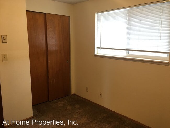 Building Photo - 830 SW Grove St