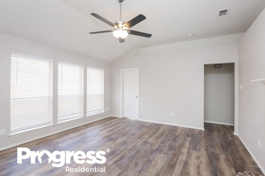 Building Photo - 308 Oak Meadow Ln