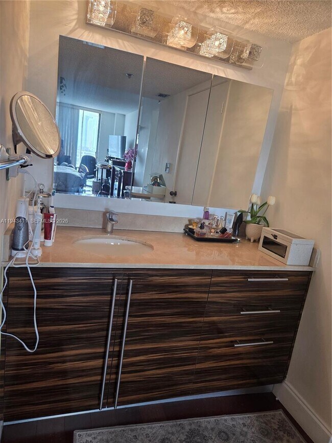 Building Photo - 210 174th St