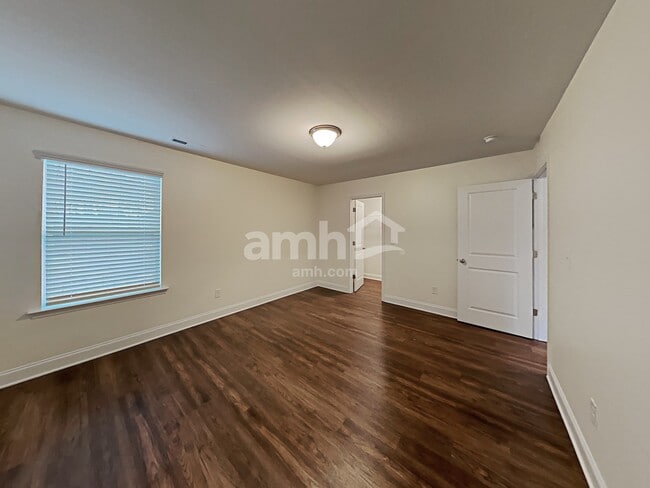 Building Photo - 2144 Laurel Village Circle