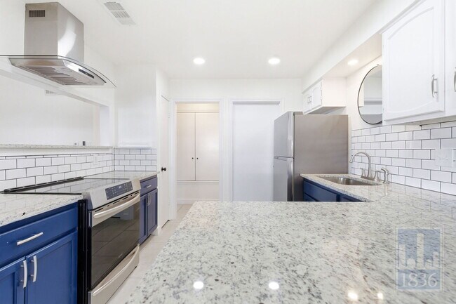 Building Photo - 2009 Sandberg Dr