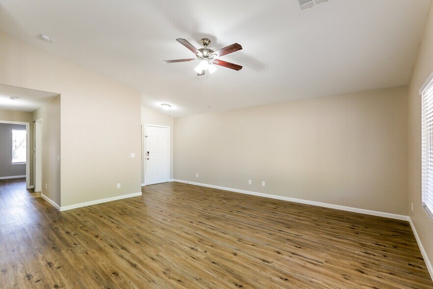 Building Photo - 2832 N 90th Ave