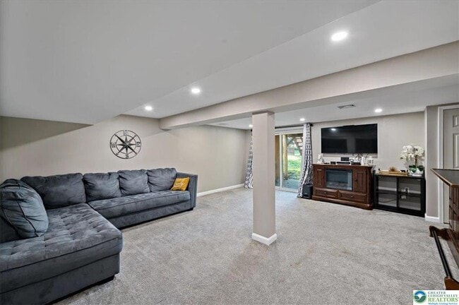 Building Photo - 241 Willow St