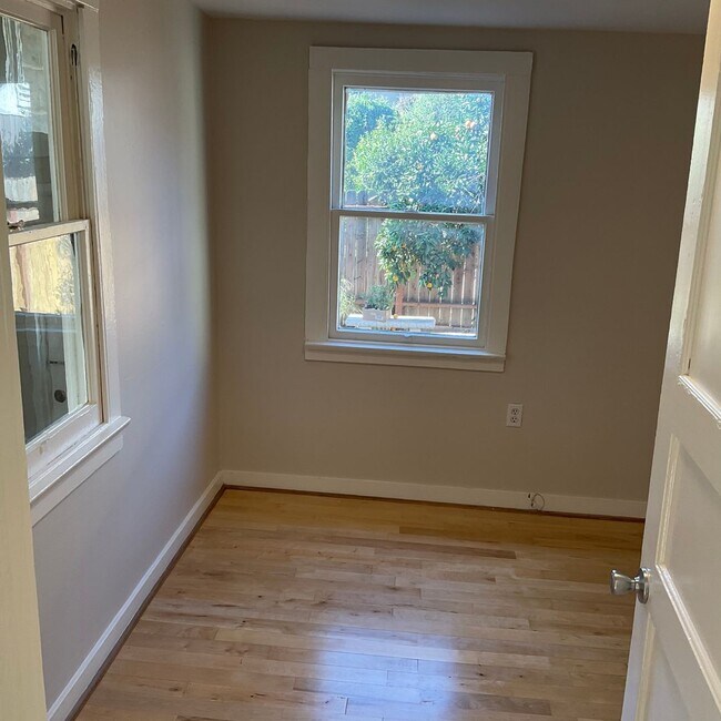 Building Photo - 272 S Grand St