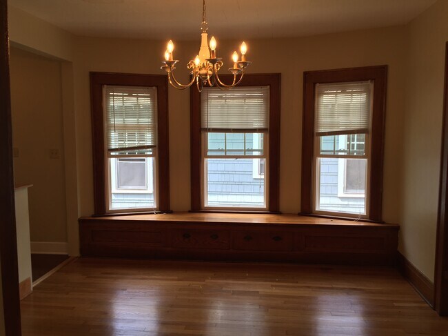 Building Photo - 258 Buckingham Ave