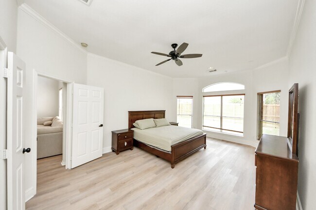 Building Photo - 527 Little River Ct