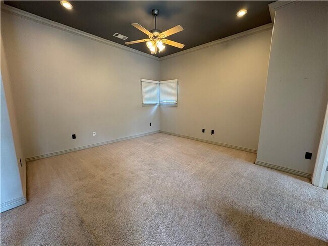 Building Photo - 2505 S Everest Ave
