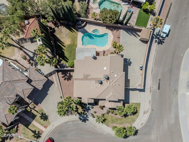 Building Photo - 2066 Paseo Del Prado Dr