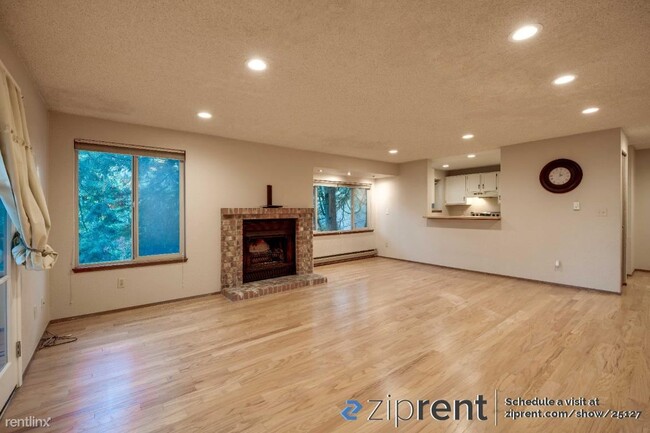 Building Photo - 2 br, 2 bath Condo - 8006 146th Avenue Nor...