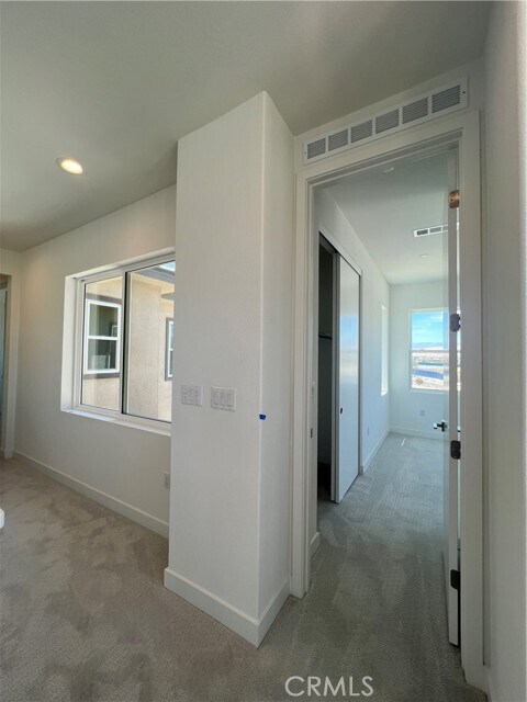 Building Photo - 36318 Warren Dr
