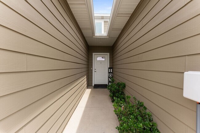 Building Photo - 4500 E Whisper Ridge Pl