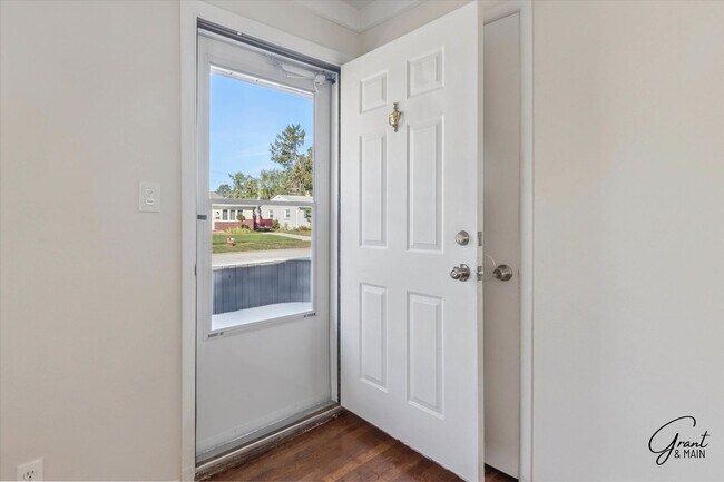 Building Photo - $1995 3 bedroom ranch Shelby TWP