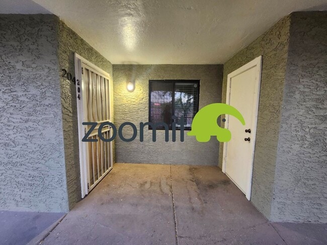Building Photo - Cute 2 bedroom 2 bath condo in gated community