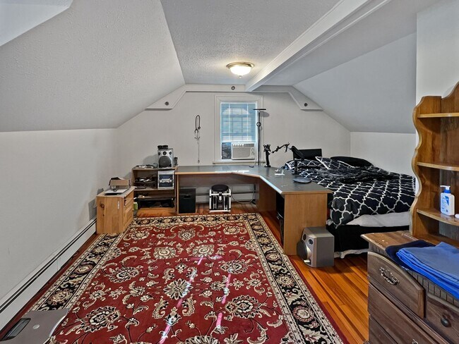 Building Photo - 27 Elm Rd