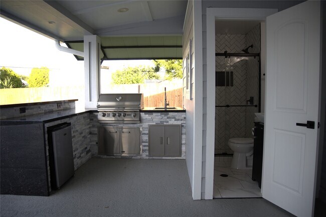 Building Photo - 10203 Huntington Way Dr