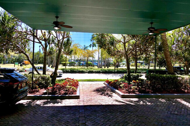 Building Photo - 2951 S Bayshore Dr