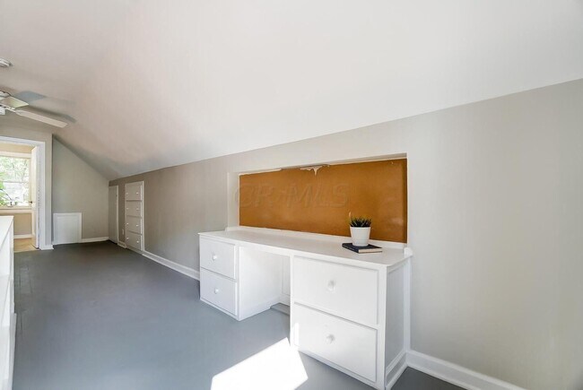 Building Photo - 117 Sharon Springs Dr