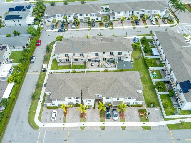 Building Photo - 750 SE 16th Ct