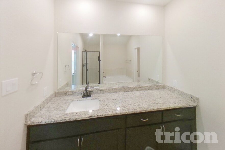 Building Photo - 1106 Bullock Dr