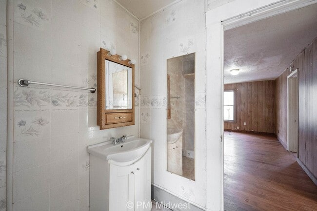 Building Photo - "Charming 1-Bedroom Retreat in Kokomo – Cozy 600 Sq Ft with Modern Comforts!"