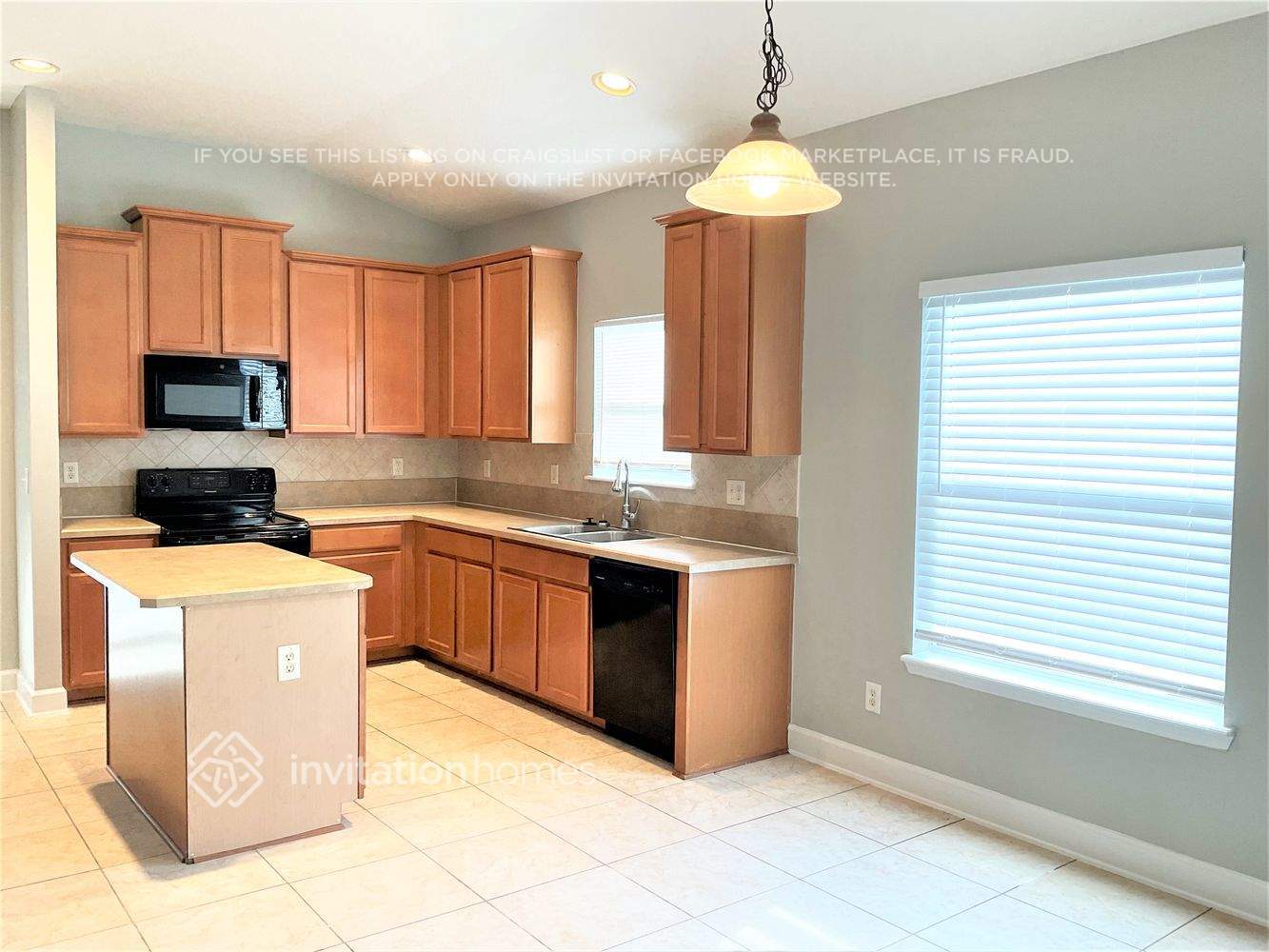 Building Photo - 14745 Falling Waters Dr