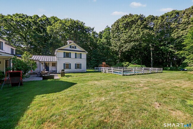 Building Photo - 51 Squires Ln