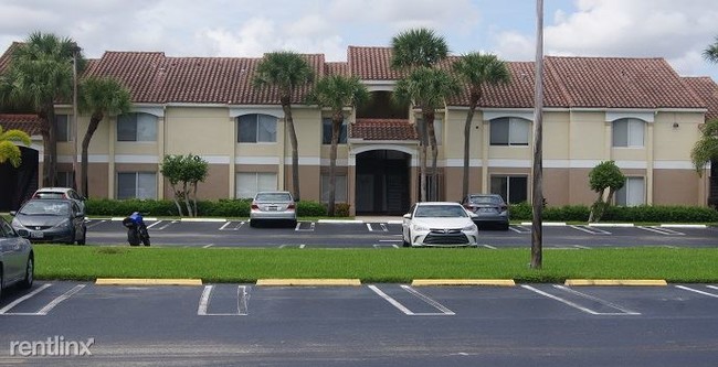 Building Photo - 815 W Boynton Beach Blvd