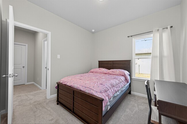 Building Photo - 2320 Cedar Pl Dr