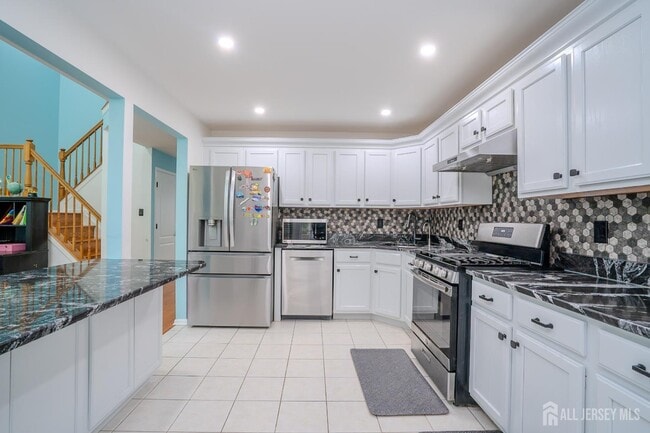 Building Photo - 141 Briarwood Dr