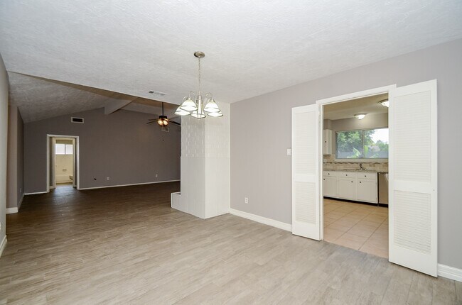 Building Photo - 8319 Bird Run Dr
