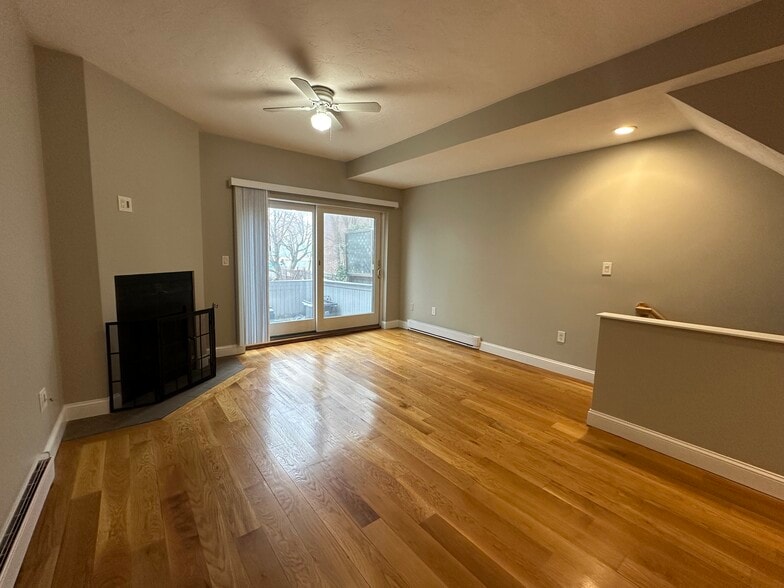 Building Photo - 40 Medford St