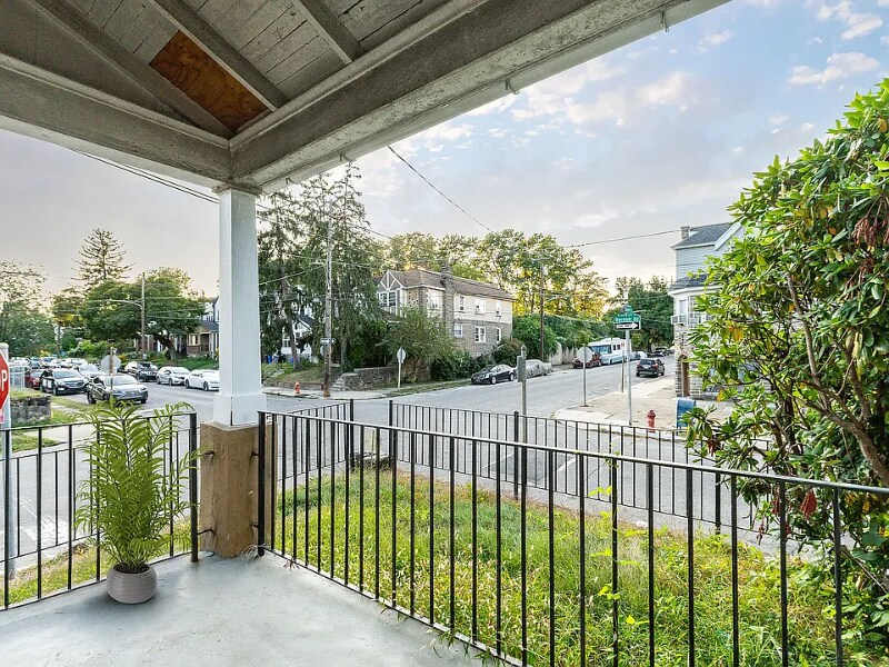 Building Photo - 400 Vernon Rd