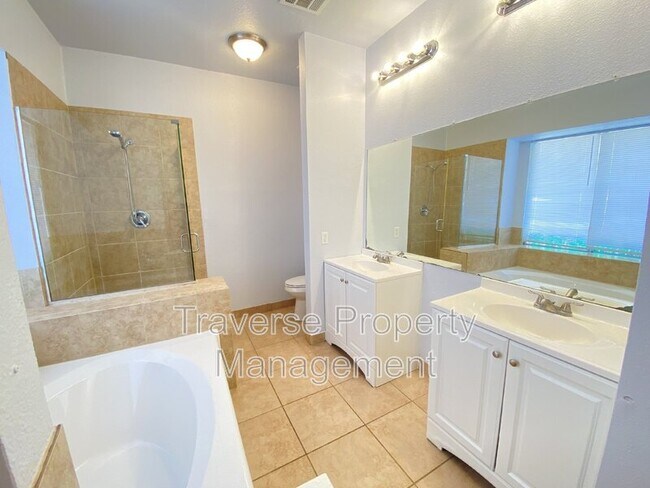 Building Photo - 4150 Briar Hill Dr