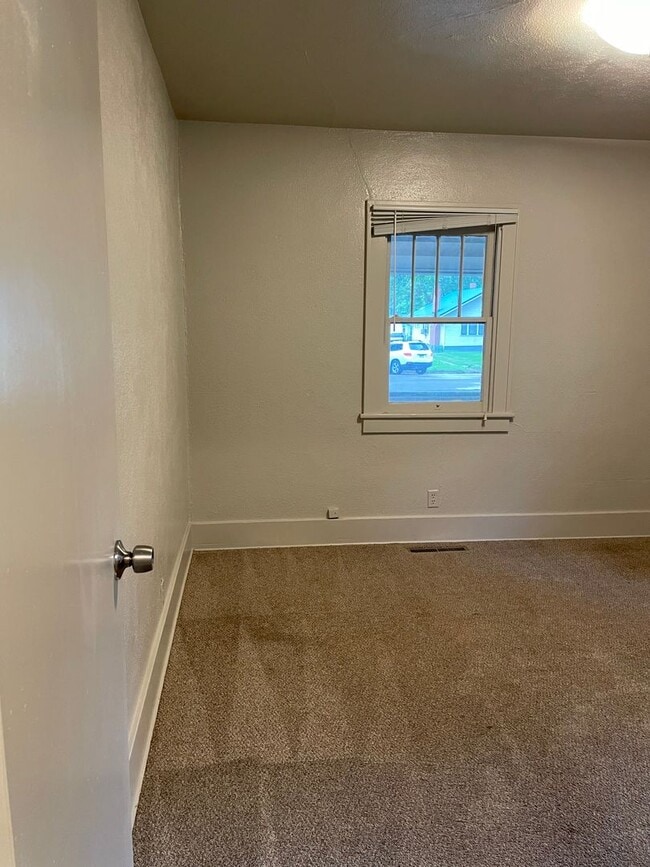 Building Photo - STUDENTS WELCOME! 1 Block North of CSU - Tenant Only Pays Trash