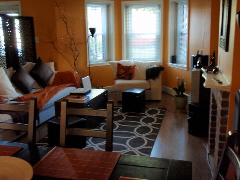 Living Room - 1829 Vermont Ave NW