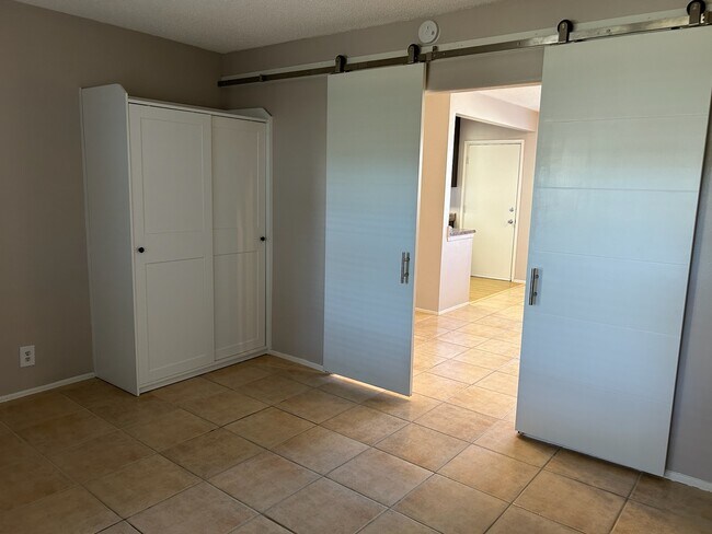 Building Photo - 3604 Kalsman Dr