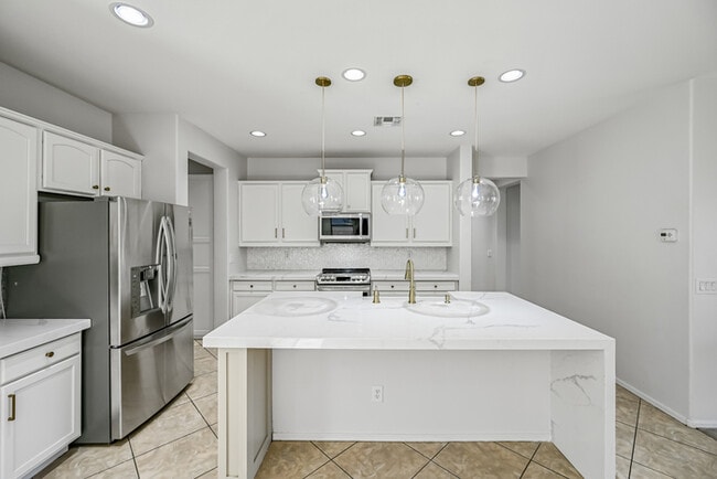 Building Photo - 3 bedroom 2 bath Home