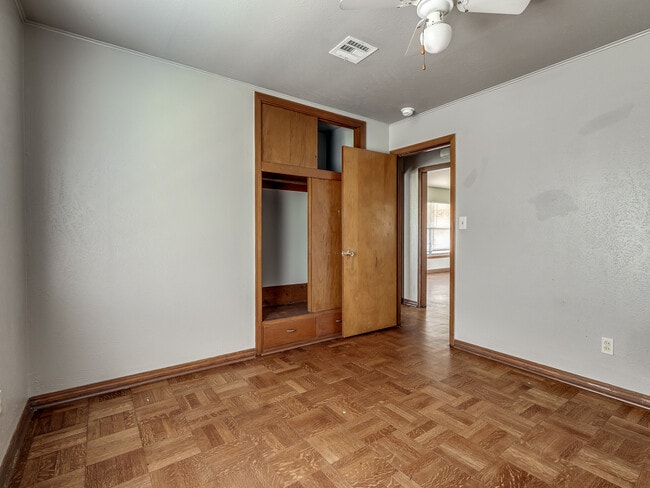 Building Photo - 1221 NE 44th St