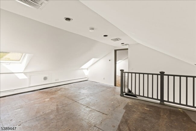 Building Photo - 355 Montana Rd
