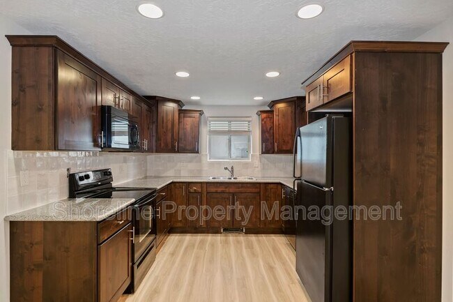 Building Photo - 2110 Brittany Ln