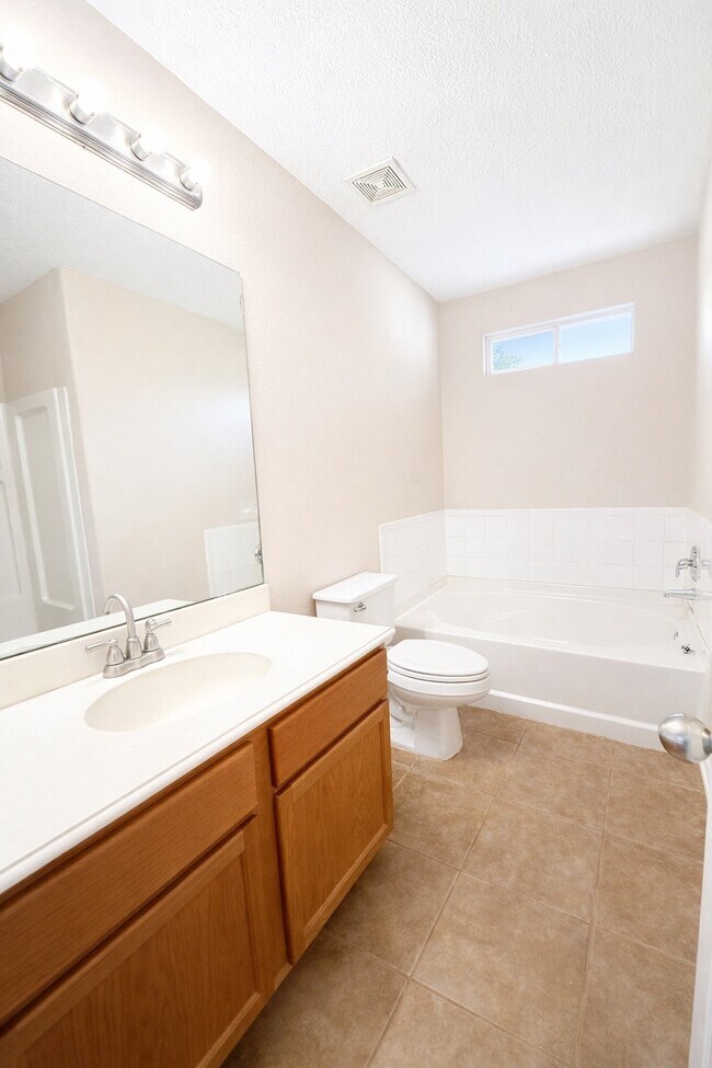 Building Photo - 13952 Buckskin Dr