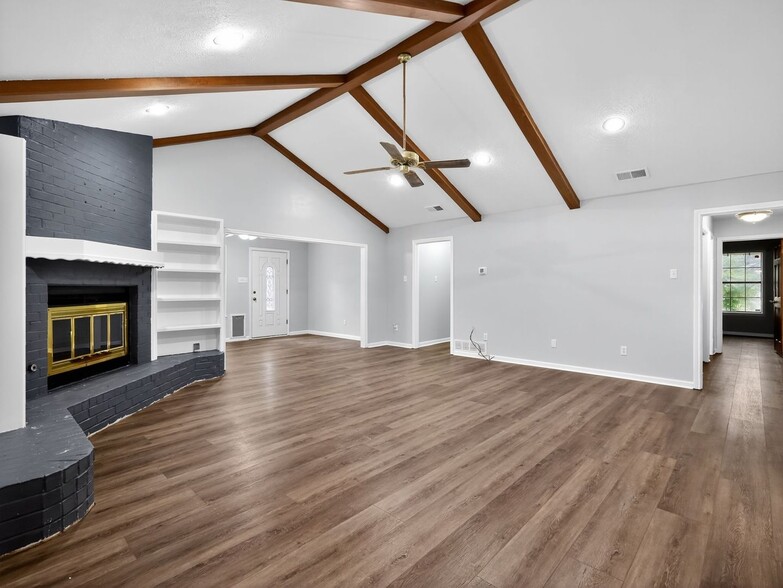 Building Photo - 18270 Stillwood Ln