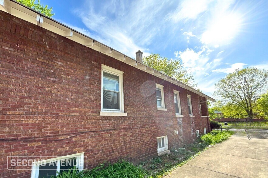 Building Photo - 10437 S Wallace St