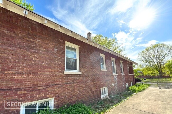 Building Photo - 10437 S Wallace St