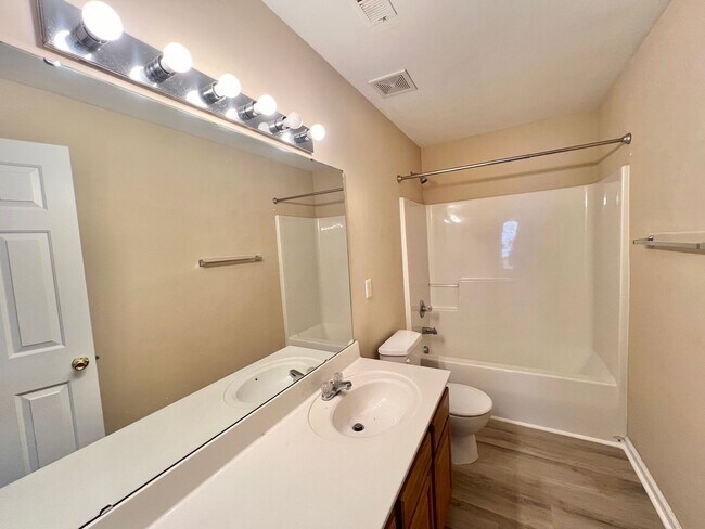 Building Photo - 2829 Roundleaf Ct